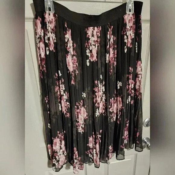 Torrid Midi Chiffon Pleated Floral Skirt Flowy Feminine Plus Size 2X or 16 18 - Picture 6 of 9